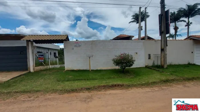 Chácara à venda em Bom Jesus dos Perdões-SP: 2 quartos, 1 banheiro, 3 vagas de garagem!
