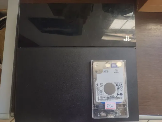 PS4 FAT com versão do sistema 5.05 e com 1tb SSD interno e 1 tb HD externo