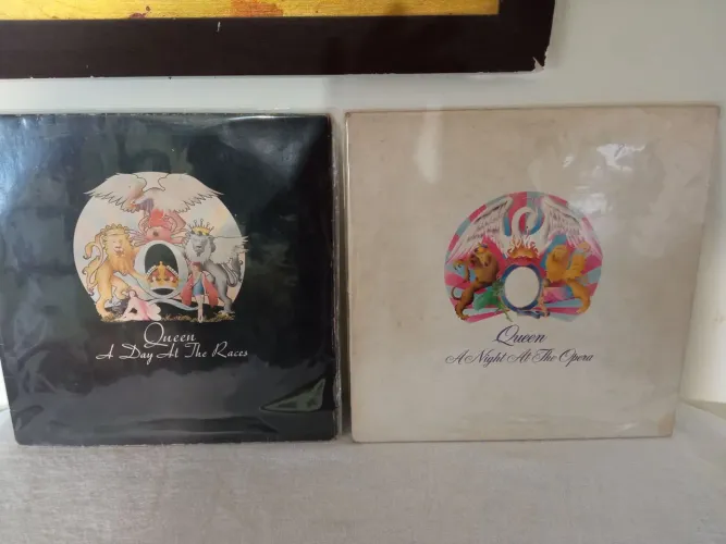 Discos de Vinil Queen: A Night at the Opera e A Day at the Races