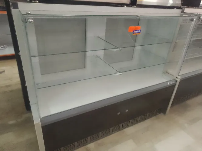 Vitrine neutra Gelopar 1.40M Usada 