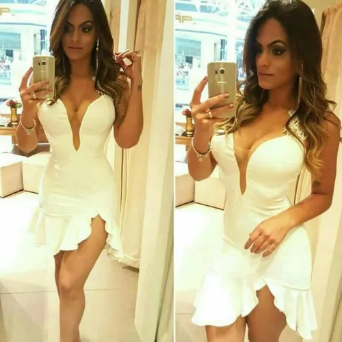 vestido com abertura frontal detalhes em renda com bojo cor bege