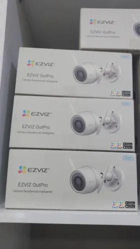 Câmera de Segurança Externa EZVIZ OutPro 3MP