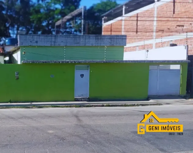 Casa ampla com piscina, 3 quartos com suite e closet e excelente localização em Tejipió -