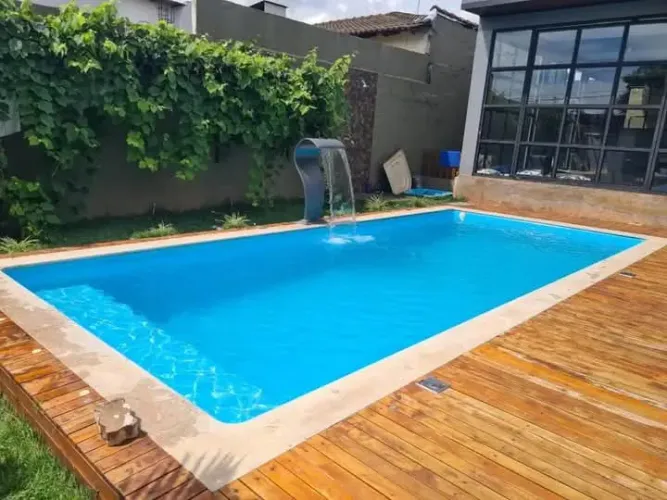 Piscina de fibra 8 metros rubi 8 espaçosa e instalada