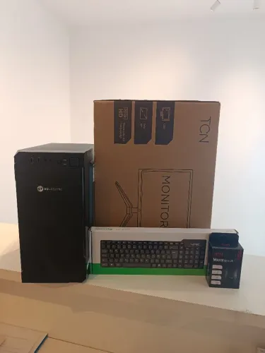 COMPUTADOR I3 4GB LINUX + MONITOR + TECLADO E MOUSE NOVO