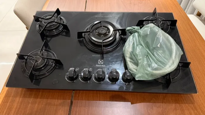 Cooktop Electrolux 5 bocas vidro temperado com tripla chama - praticamente novo