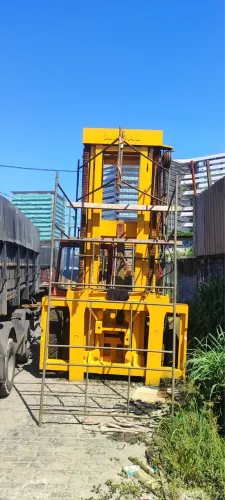 Empilhadeira Madal 25 ton.