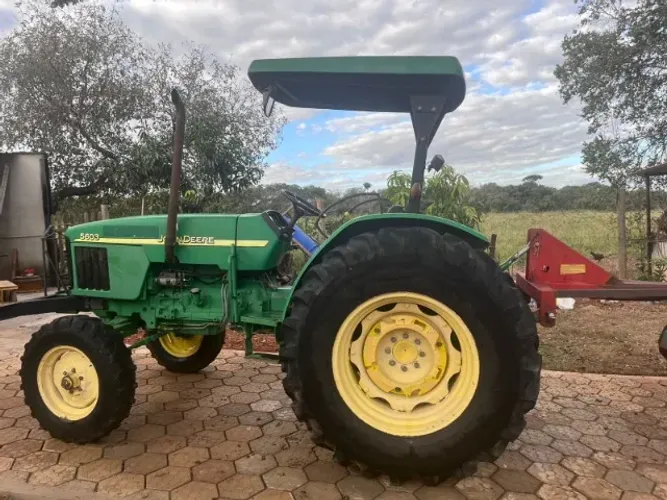 Trator John Deere 5603 4x2 - Excelente Estado - Pompéu/MG
