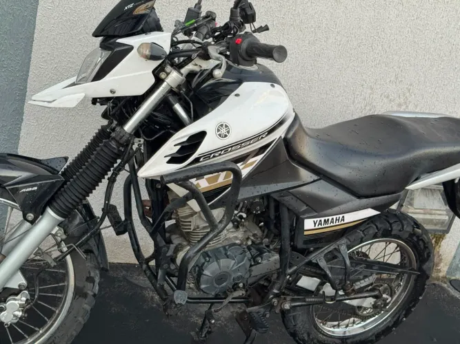Crosser muita nova, no ponto de transferência 