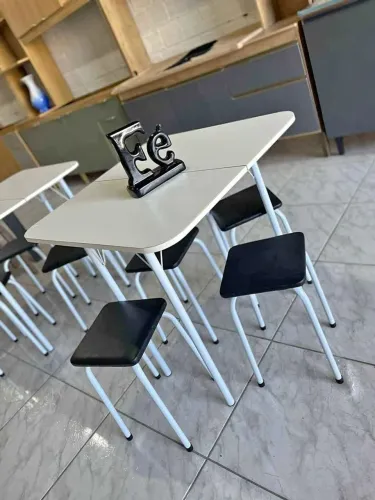 MESA DOBRÁVEL COM MOCHOS 