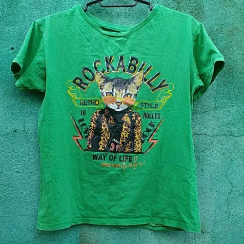 Camiseta feminina estilo baby look usada Tam M brechó desapego garimpo com estilo