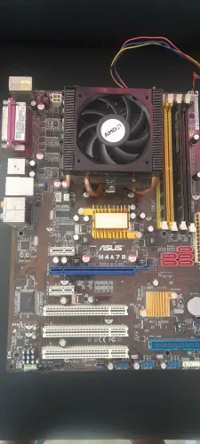 Placa Mãe ASUS M4A7B com Phenom hd 96DZ,4gb
