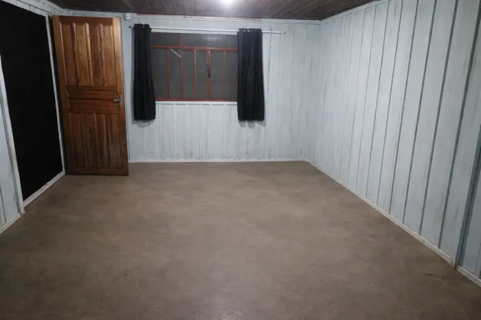 Vendo ou troco casa em Antonina por casa na praia ou Paranaguá.