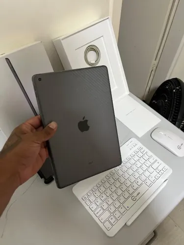  iPad 8 32gb - Com Pencil, Capa, Teclado - Envio OLX Pay - Parcelo 18x e Troco 