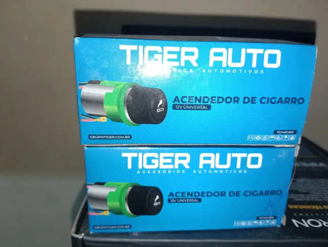 Acendedor de cigarro ou peça para carregador do carro.