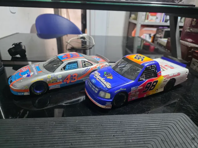 Miniatura 1:18 dupla nascar pick-up e carro edição aniversário 25 anos nascar