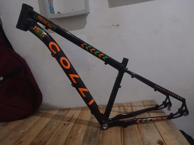 Quadro colli Berlim aro 29 tamanho 15, com três meses de uso,