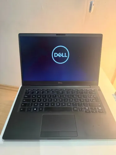 Notebook Dell Latitude 7400 I7 de 8 geração 16 GB 256 GB Ssd 14" Fhd preto