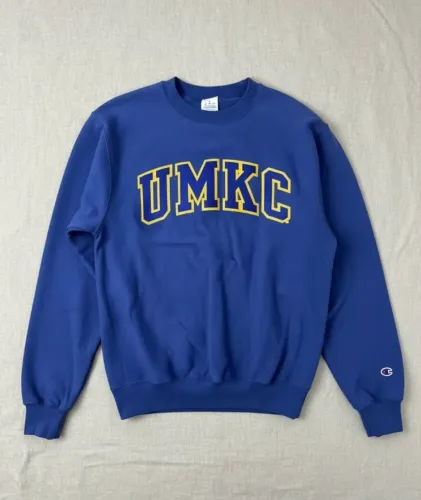Moletom UMKC. Azul Médio. Nunca Usado. Comprado diretamente na universidade. Da Champion