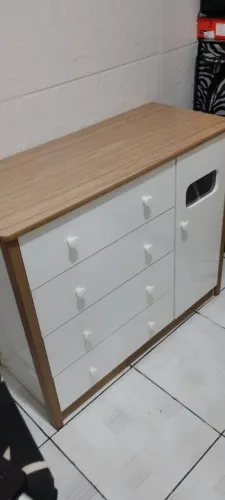 Vendo guarda roupa e comoda