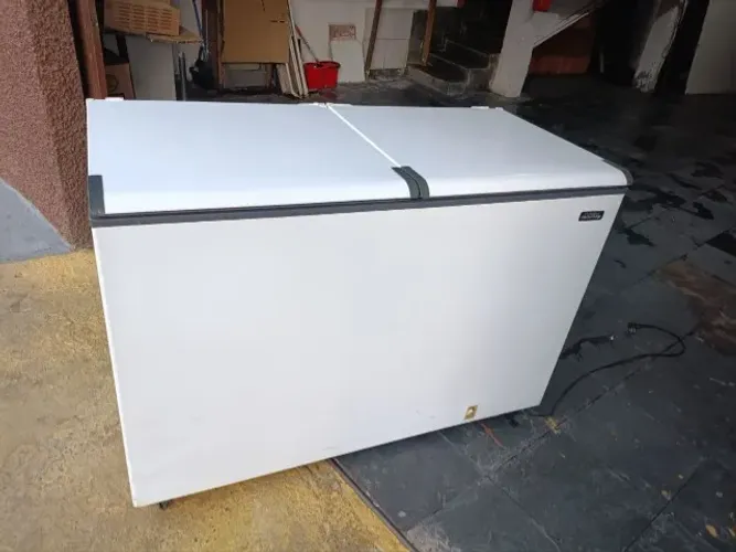 Vende-se freezer Esmaltec 2 portas, excelente custo-benefício.