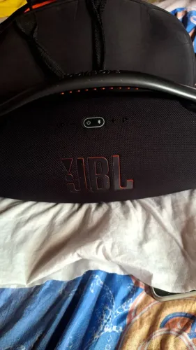 Vendo caixa de som Bluetooth jbl boombox 3 acompanha cabo de carregar e capa bolsa.  
