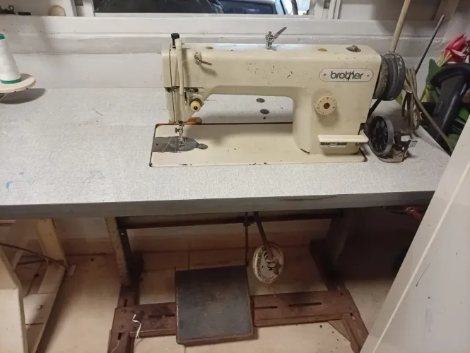Máquina de costura industrial reta