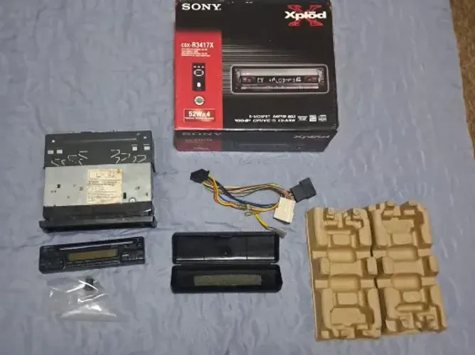 SOM AUTOMOTIVO -Sony Xplod CDX-R3417X + ACESSÓRIOS -usado