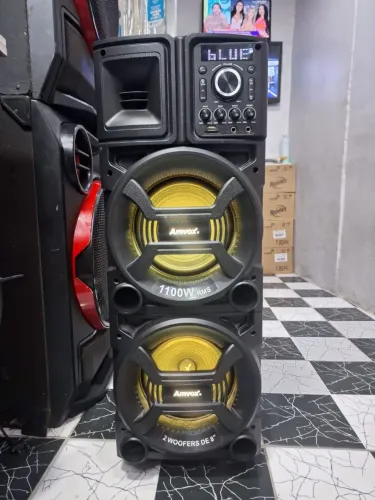 Vendo caixa torre 1000 300 portecia ou troco por televisão smast celular bom  valo 800