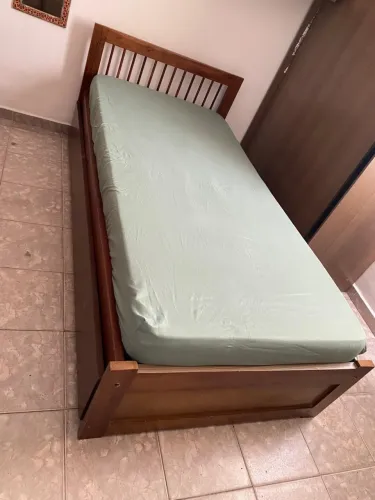 Cama de madeira dupla