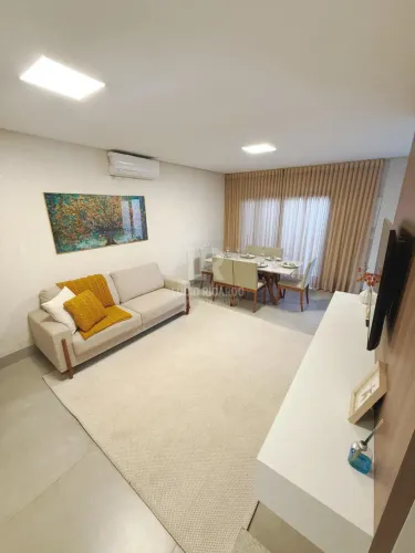 Sobrado para aluguel possui 154 metros quadrados com 3 quartos em Vila Rosa - Goiânia - GO