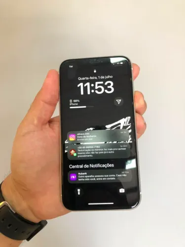 iPhone XR 64gb tudo original, preço negociável.