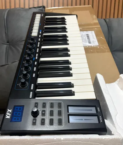 Controlador MIDI KFX-37SW