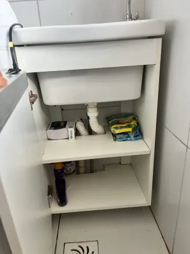 Vendo armário de Cuba de lavanderia, perfeito estado meu contato: *