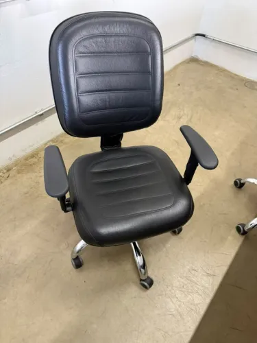 Cadeira escritório modelo diretor