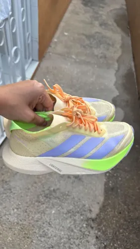 Tênis de corrida Adizero Drive RC bege tamanho 38.