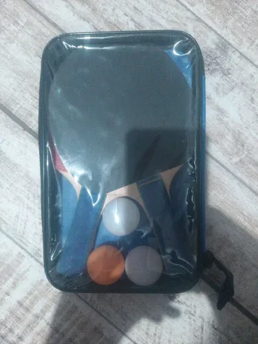 Vendo raquete de tênis de mesa junto com bolinhas e bolsinha, usado 1 vez só 