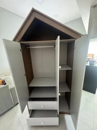 Vende-se 2 guarda roupas infantis - semi novos
