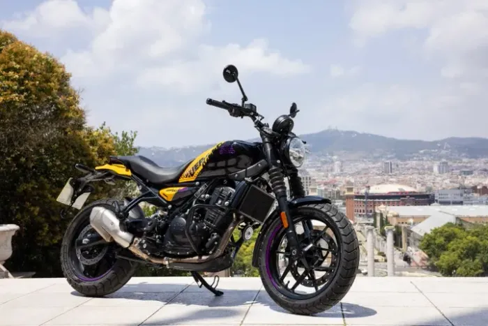 GUERRILLA 450 (BRAVA BLUE / YELLOW RIBBON) - JOÃO 