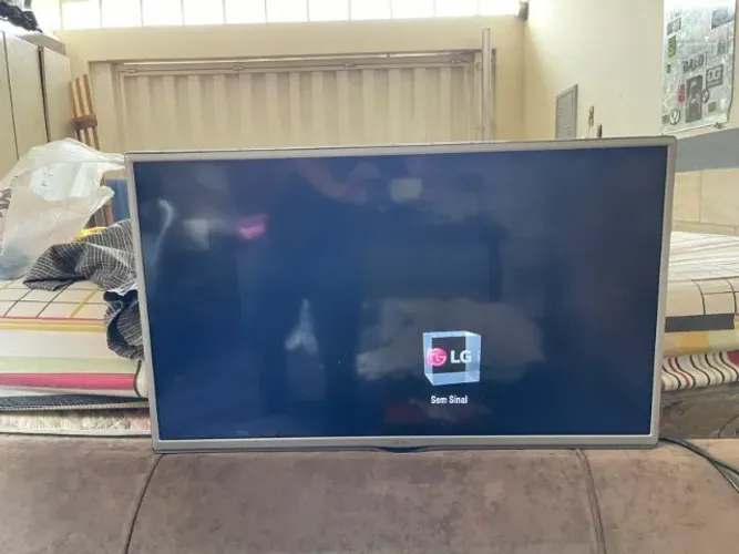 1 TV 32' LG + 1 PS4 500gb slim com 1 controle do exercito