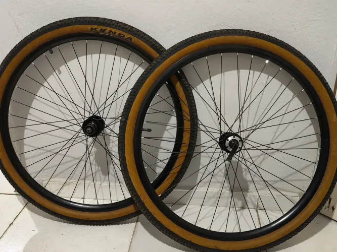 ? VENDE-SE- PAR DE RODAS ARO 29 COMPLETO + PNEUS KENDA ?