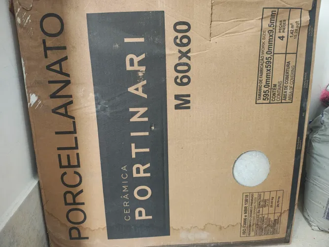 Sobra de obra Porcelanato Portinari Branco Santomé - caixa fechada 