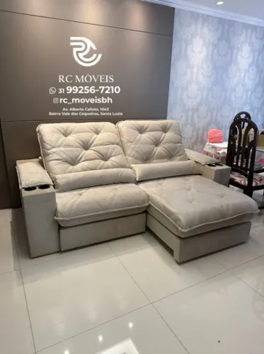 Sofá Retrátil Reclinável Cuiabá com Porta Copos D33 Molas Ensacadas
