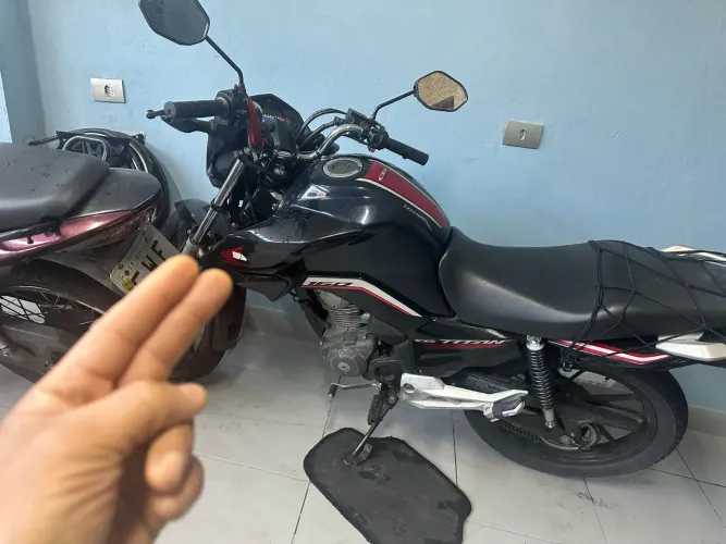 Titan 2021 de garagem 40000 rodados zera