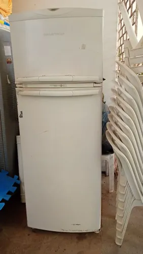 Vende-se geladeira