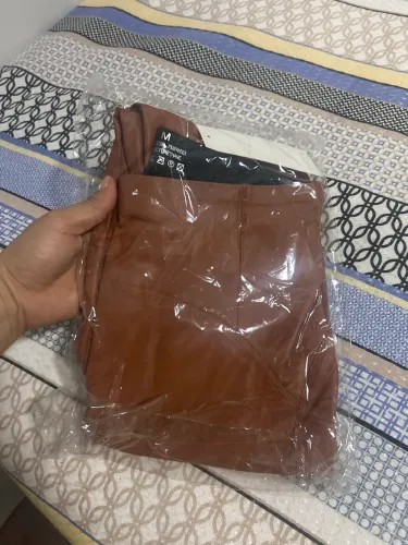 Calça em couro fake