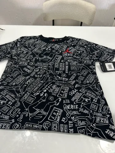 Blusa jordan comprada em Londres nunca usada