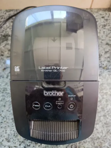 Vendo impressora de etiquetas brother ql-700, funcionando, tem que resetar. LEIAA.