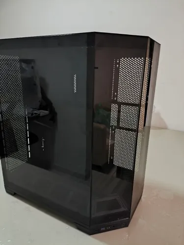 Excelente Gabinete Gamer Premium ( A placa de vídeo fica vertical ?)