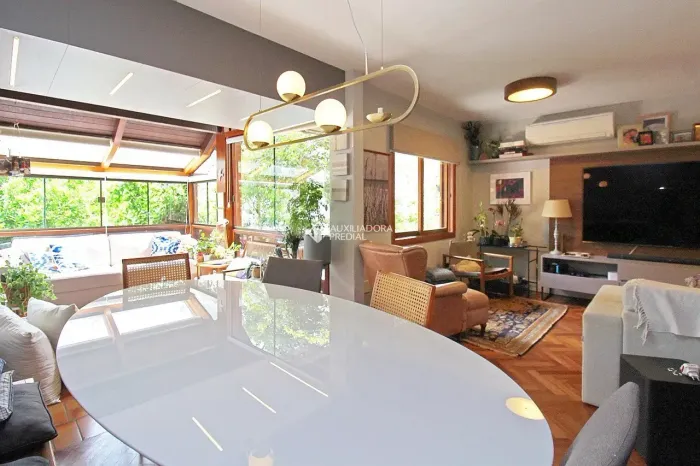 Casa em condomínio com 3 dormitórios e sótão no Bela Vista/MontSerrat